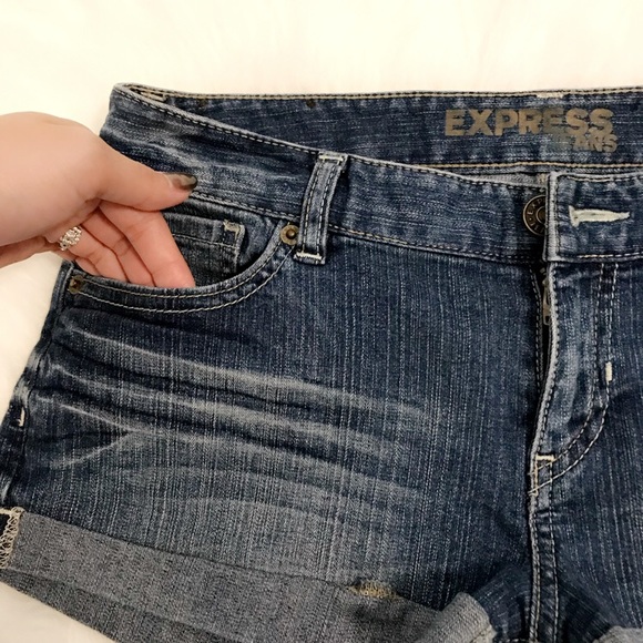 Express Shorts - Picture 2 of 5